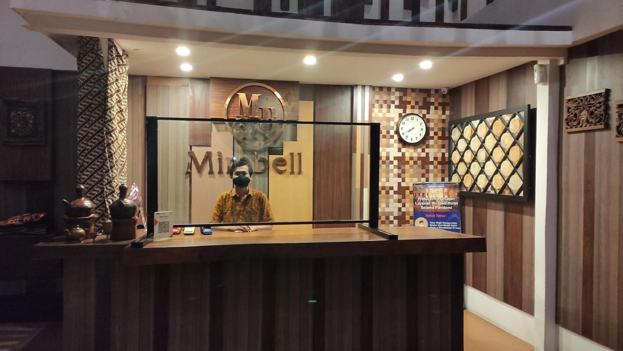 Mirabell Hotel & Convention Hall Malang Exterior foto
