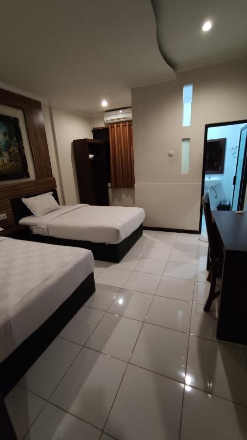 Mirabell Hotel & Convention Hall Malang Exterior foto