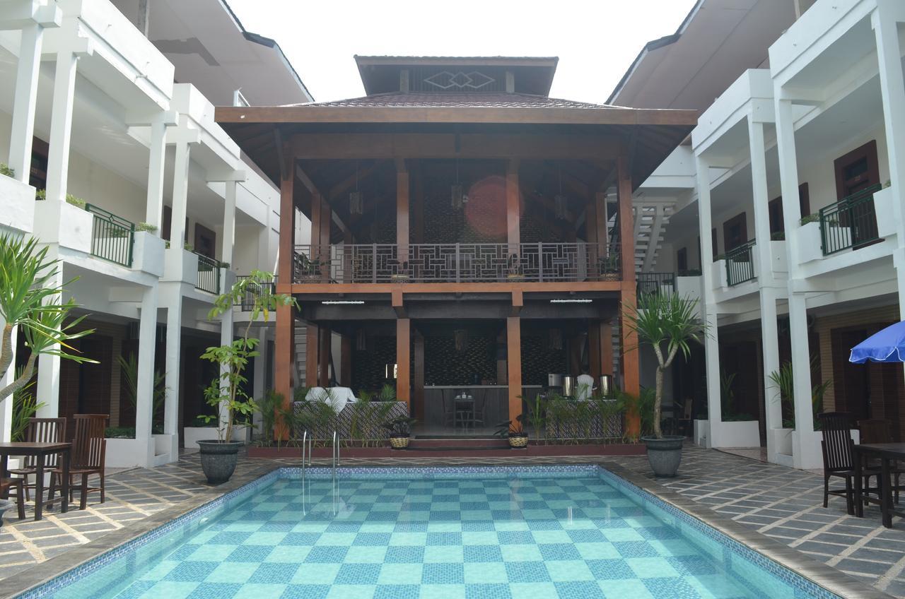 Mirabell Hotel & Convention Hall Malang Exterior foto